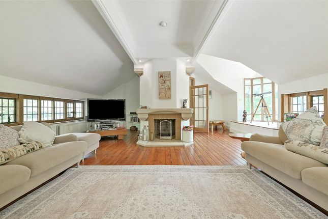 East Lodge,, Ridgemead Road, Surrey photo 2