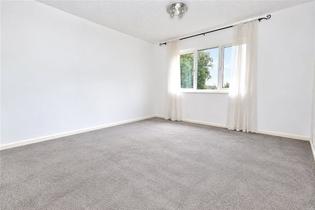 21, Calluna Court, Woking photo 2