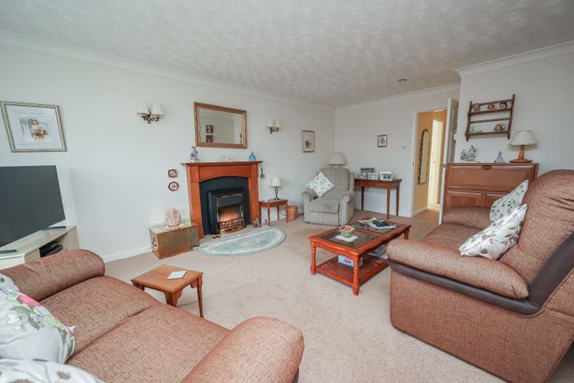 73 Canterbury Drive, Heighington, Lincolnshire photo 2