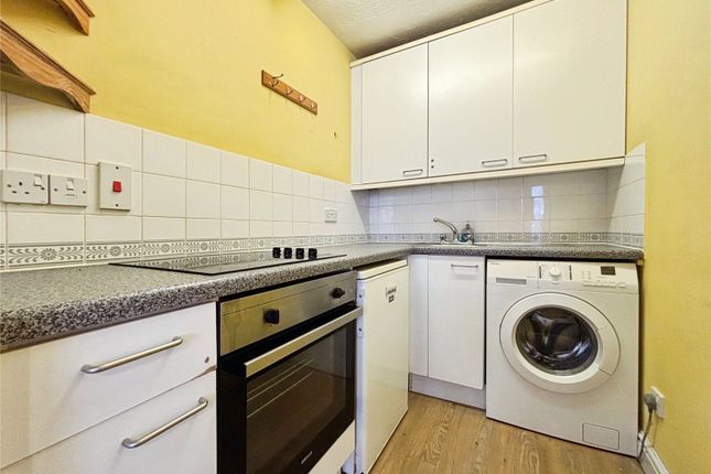 33, Rowe Court, Reading photo 2