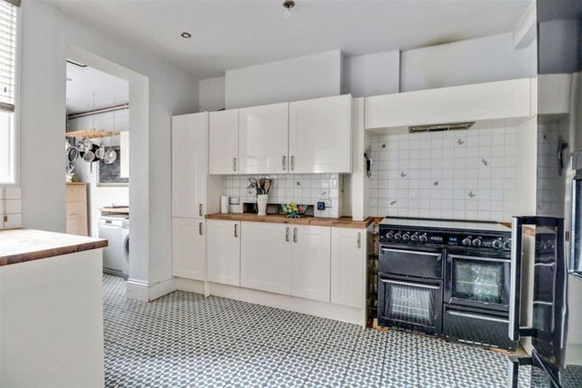 409, Westborough Road Westcliff-on-sea Essex, Westcliff-on-sea photo 3