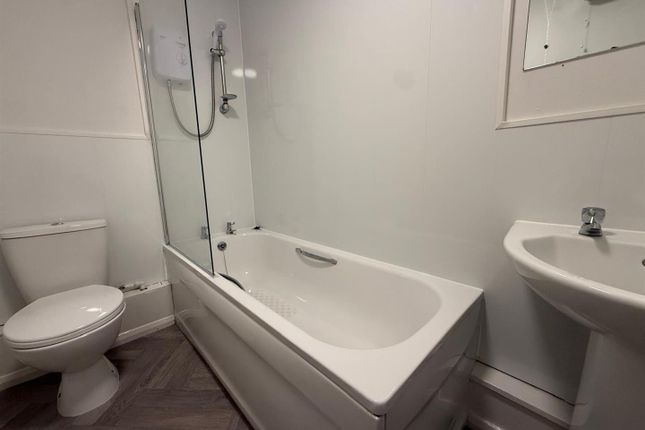 Bathroom.Jpeg