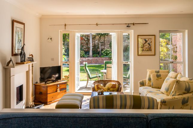 6, Churchfield Place, Surrey photo 4