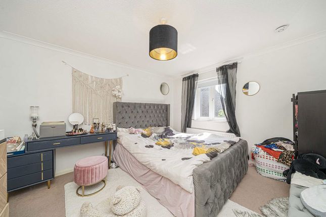 8, Gresham Road, Hampton photo 4