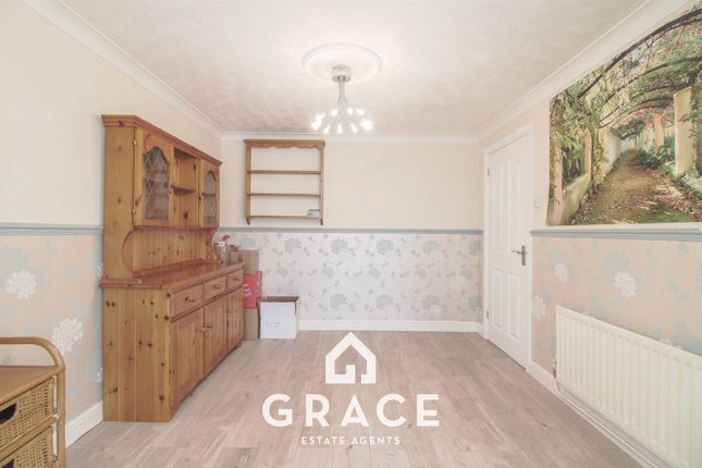 8, Oak Eggar Chase, Ipswich photo 4
