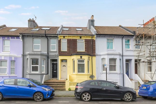 Extremely Well Presented Six Bedroom House.