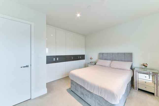 Flat for sale in Patterson Tower, The Square, Kidbrooke Village