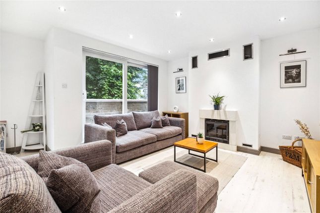 Mews house to rent in Cobham Mews, London
