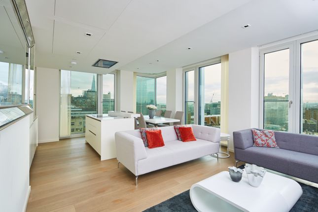 Flat to rent in Upper Ground, River Thames, Waterloo, London