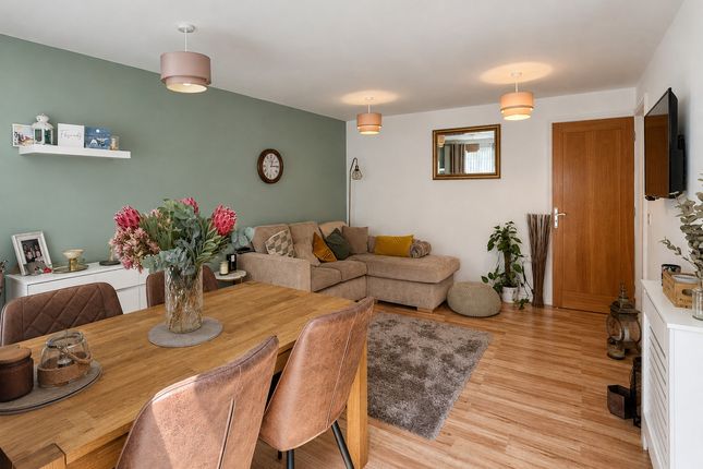 38, Rowsby Court, Cardiff photo 3