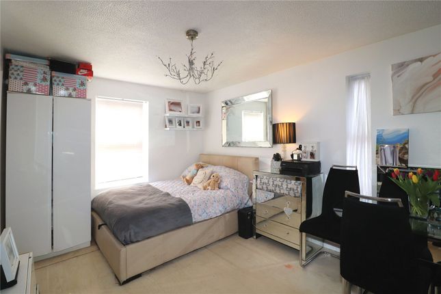 10, Millford, Surrey photo 3