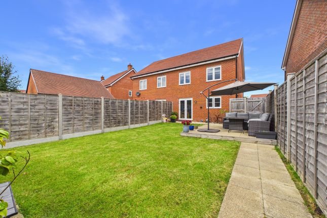 8 Grayling Crescent, Curbridge, Southampton photo 3