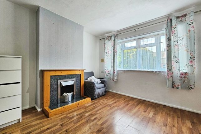 18, Spinney Drive, Feltham photo 4