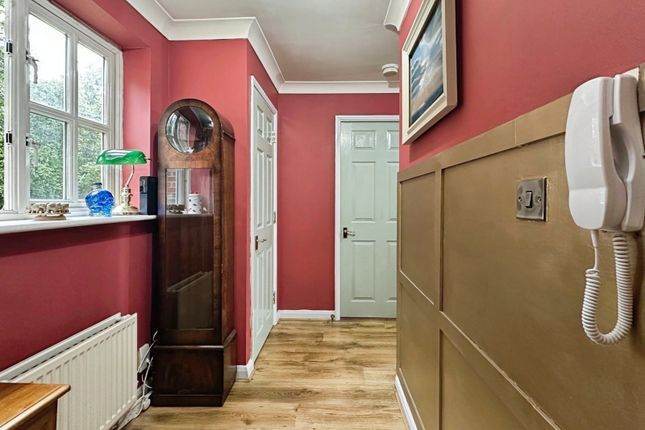 4, Cygnet Close, Compton, Wolverhampton photo 3