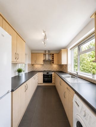 8, Stratton Close, Stanmore photo 5
