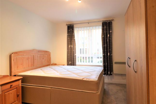 Flat to rent in Ovaltine Court, Ovaltine Drive, Kings Langley, Hertfordshire