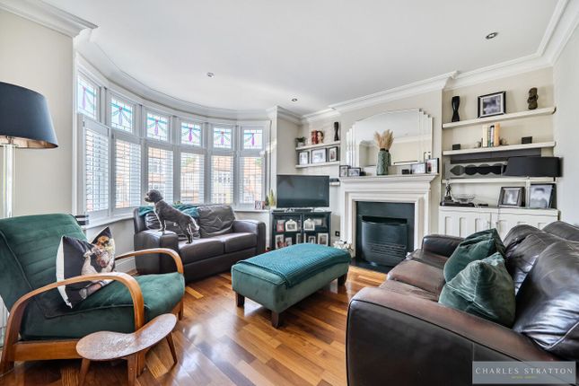 18 Parkland Avenue, Romford photo 2
