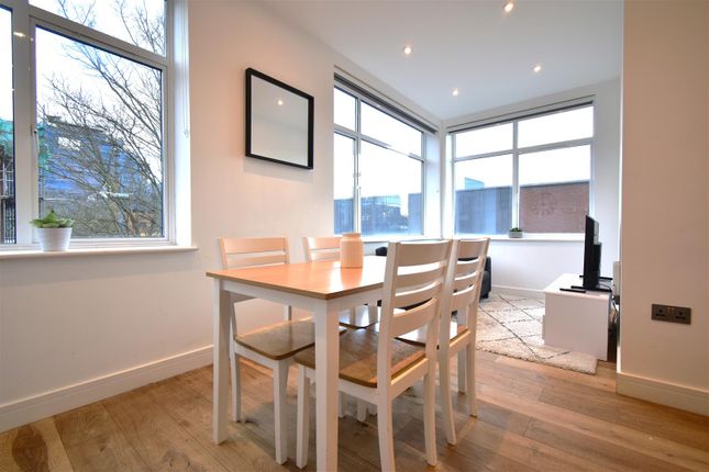 Flat 32, Abbey House, Stoke Road, Slough photo 4