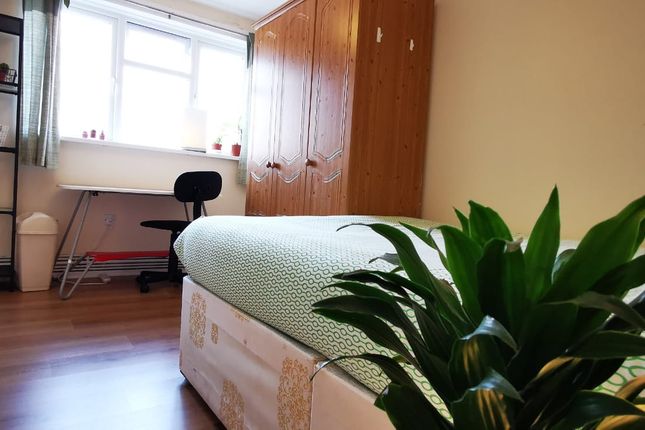 Thumbnail Room to rent in Glengall Grove, London