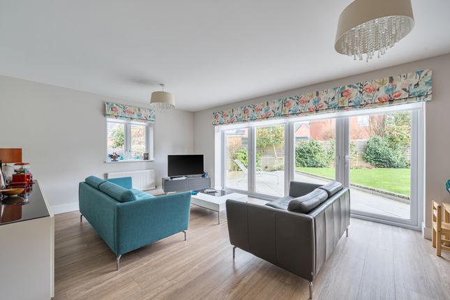 18, Glanville Way, Epsom photo 2