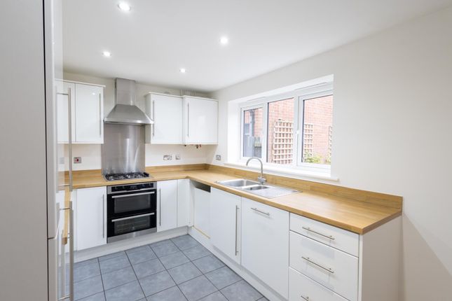 28, Woodlands Way, Leeds photo 2