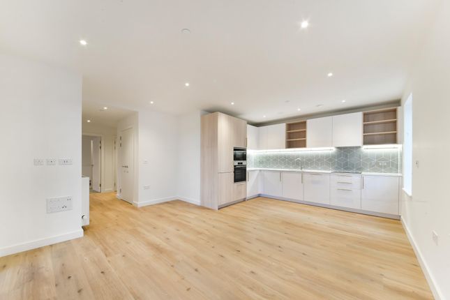 Flat 92 Blenheim Mansions 3, Mary Neuner Road, London photo 4