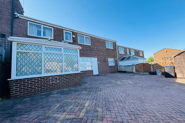 8, Westover Close, Leeds photo 4