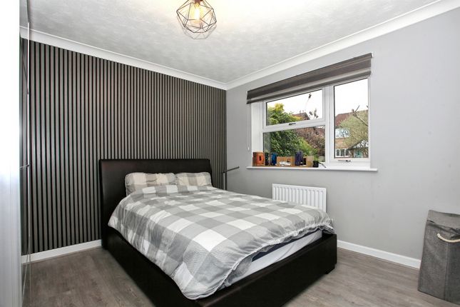 12, Mansfield Court, Peterborough photo 4