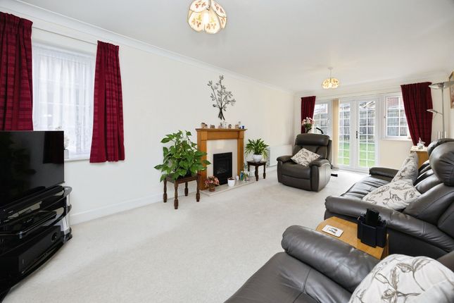 23, Running Foxes Lane, Ashford photo 2