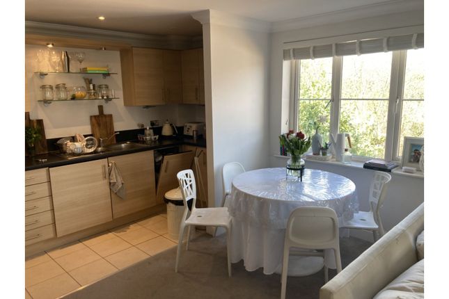 Flat for sale in Woodgate Close, Cobham