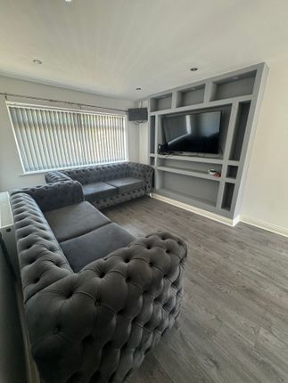 70, Sunningdale, Bradford photo 5