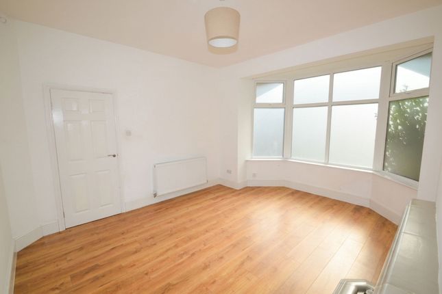 9 Sedgley Avenue, Manchester photo 5