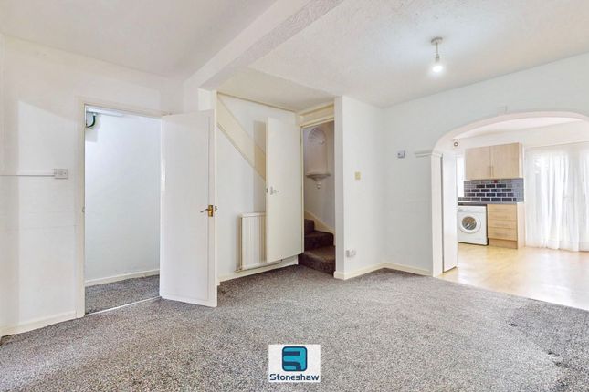 17 Monmouth Road, Dagenham photo 2