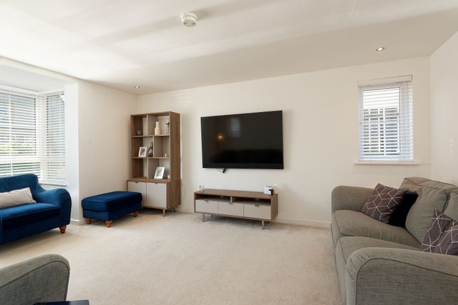 14, Merchiston Oval, Johnstone photo 2