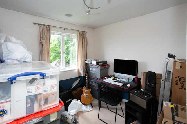 Flat to rent in Farthing Close, Watford, Hertfordshire