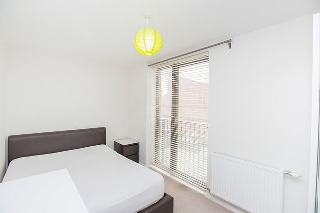 Flat to rent in Hastings Road, London