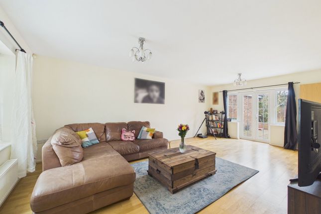 18, Warwick Road, Dunmow photo 3