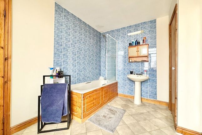 37, Gibbs Road, Banbury photo 4