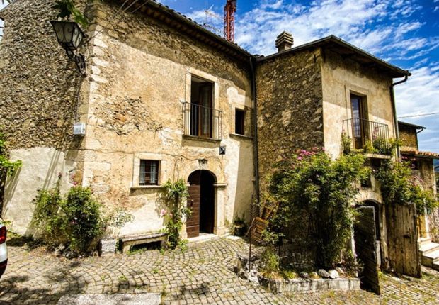 Thumbnail Town house for sale in L\'aquila, Gagliano Aterno, Abruzzo, Aq67020
