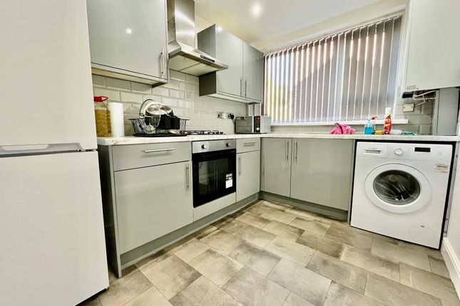 78, LEEDS photo 2