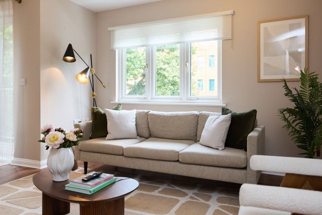 Flat 6, 161, Mellish Street, London photo 5