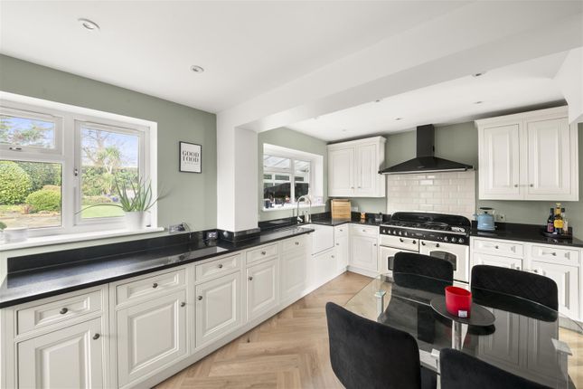 6, Bishops Close, Hillingdon photo 3