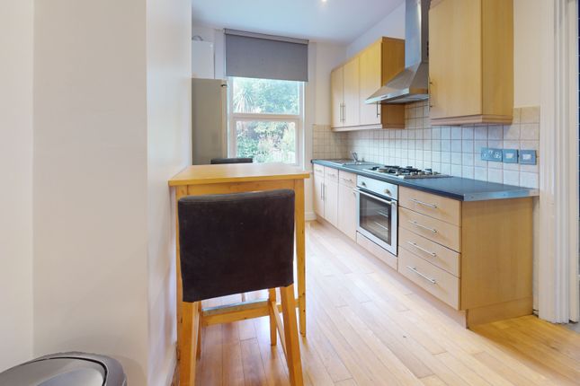 Flat for sale in Deacon Road, London