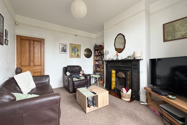 95 Oakenshaw Lane, Wakefield photo 4