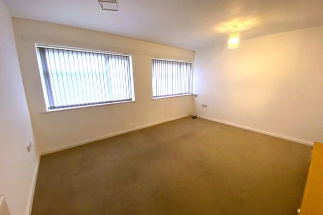 Town house to rent in Wellington Road, Eccles, Manchester