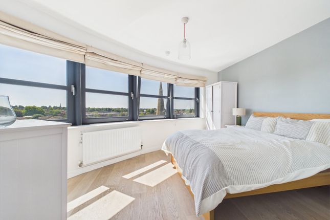 Flat 56,, Q2, Reading photo 4