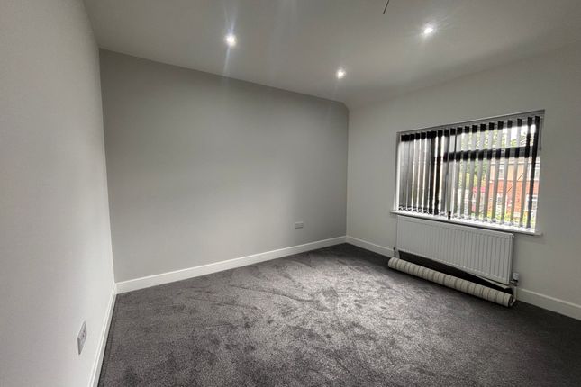 124, Coventry photo 2