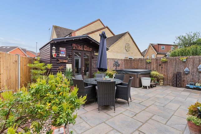 65 Cleveland Way, Stevenage photo 4