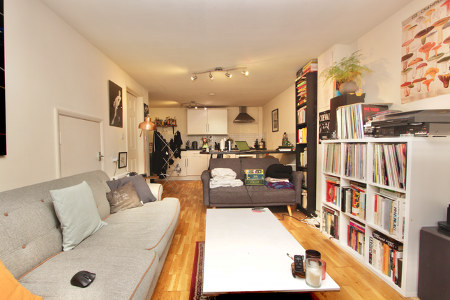 Mews house to rent in Manley Court, Stoke Newington, London