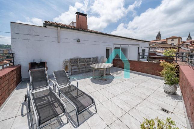 Penthouse for sale in Calle Azcárraga 33010, Oviedo, Asturias